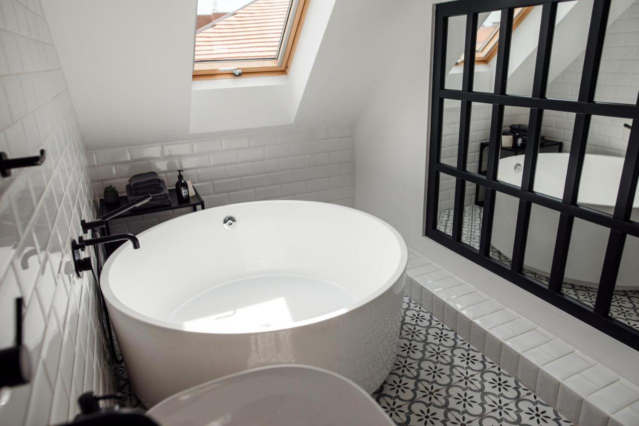 Loftlakasom**** Lejlighedshotel Veszprém Eksteriør billede