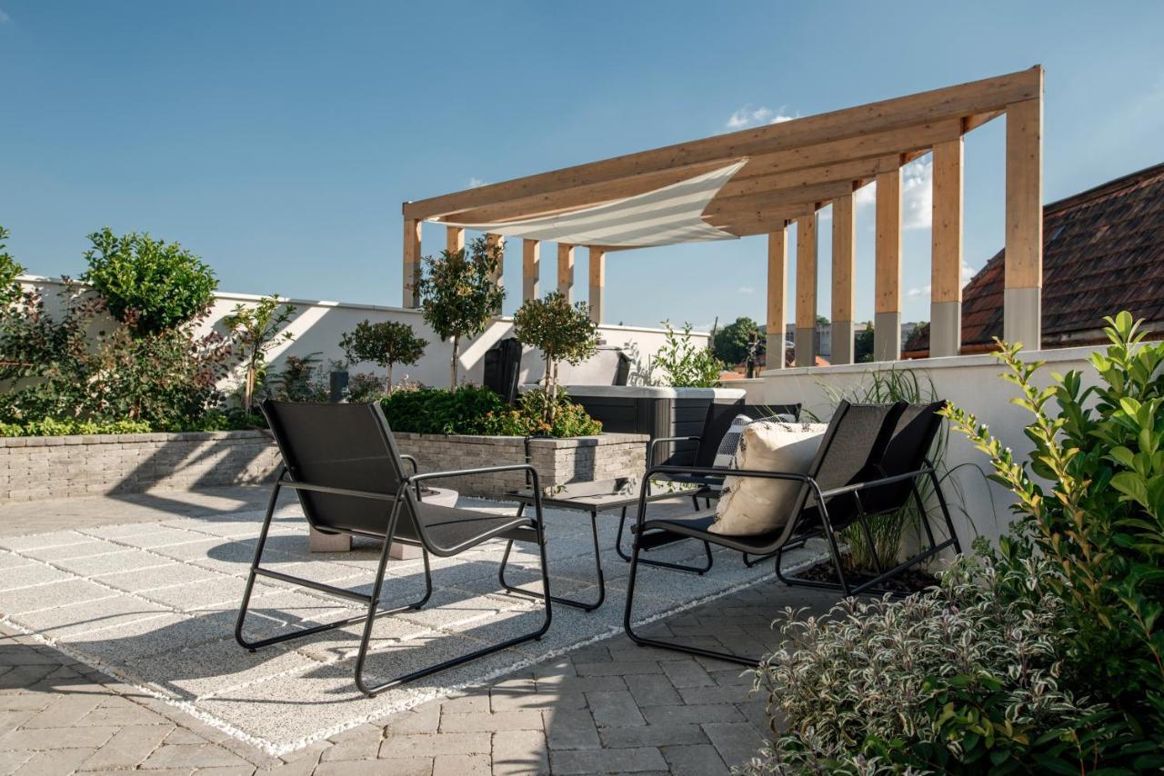 Loftlakasom**** Lejlighedshotel Veszprém Eksteriør billede