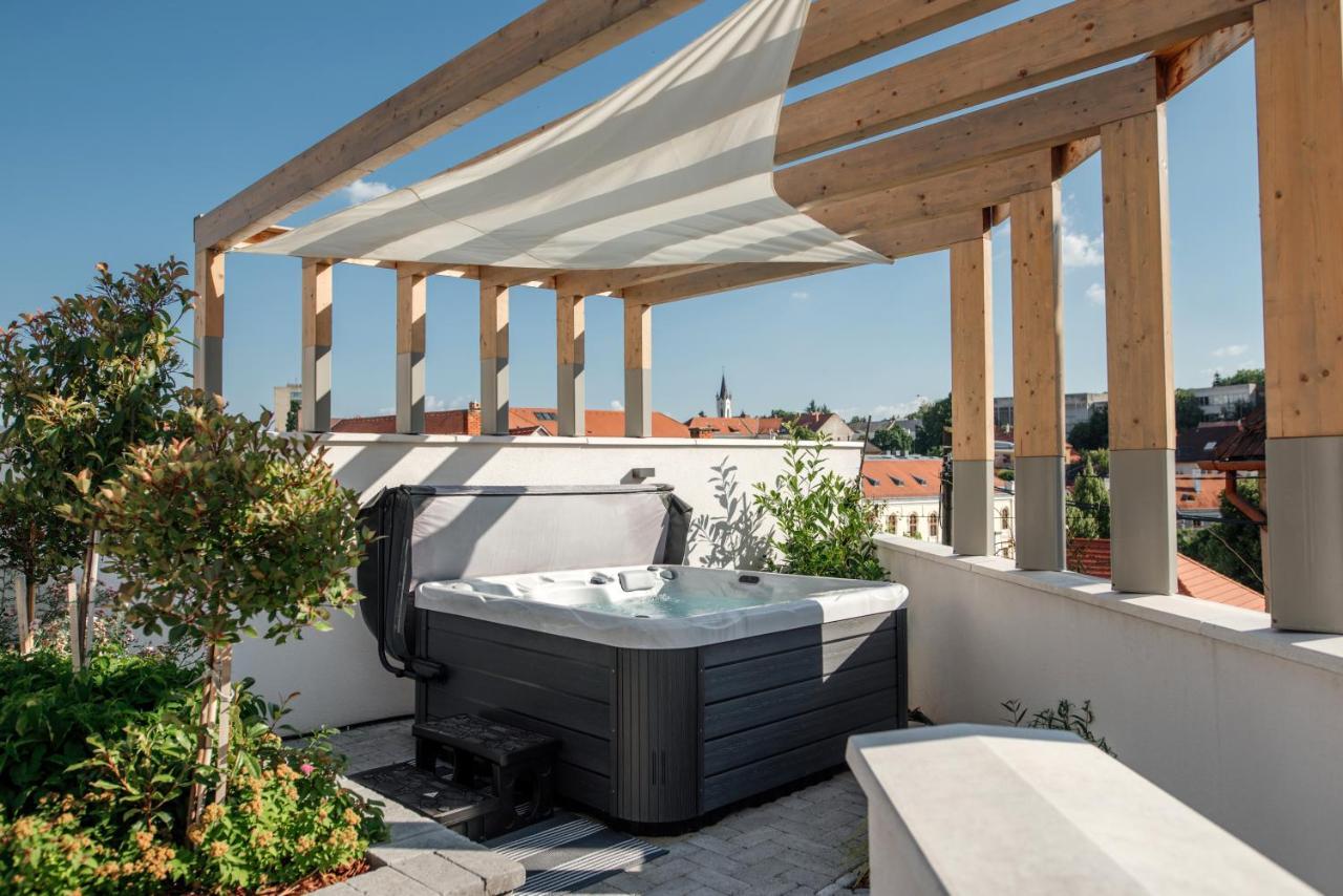 Loftlakasom**** Lejlighedshotel Veszprém Eksteriør billede